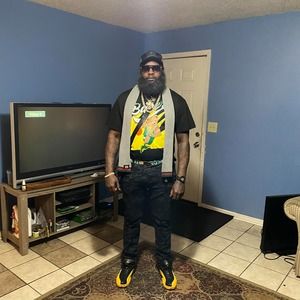 Meet your Posher, Derrick